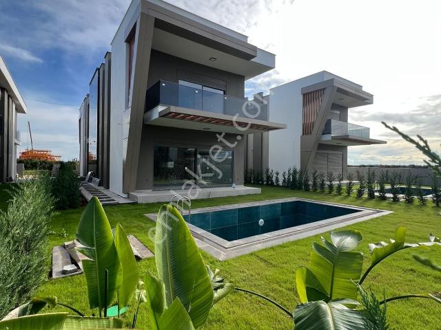 Odabaşı 'nda Ultra Lüks Sitede 5+1 Villa