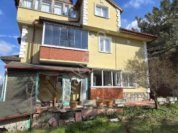 Odak'tan Atakent'te Satılık 5+1 Tripleks Villa, 340m² Bahçeli