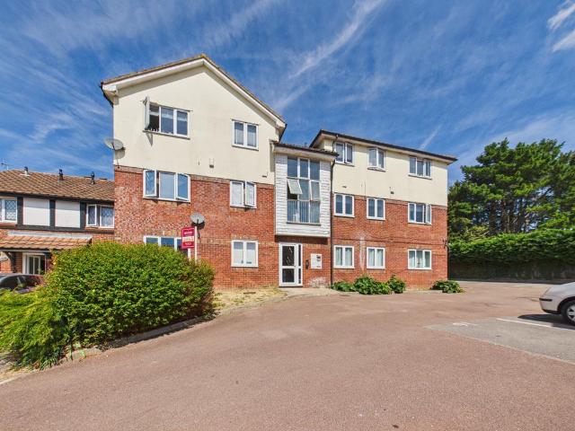 Odette Gardens, Tadley, RG26 2 bed flat to rent £1,395 pcm £322 pw