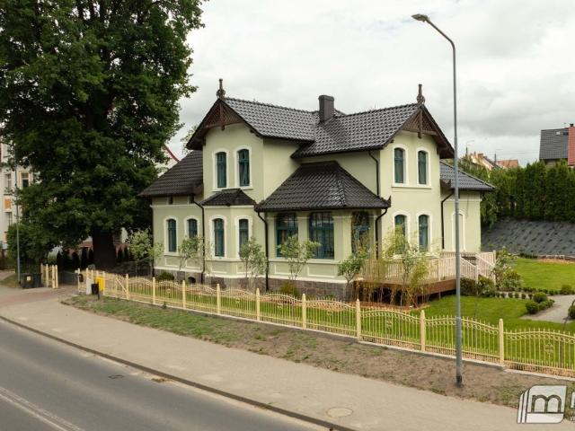 Odrestaurowana willa z historią, 8 pokoi, centrum Świdwina