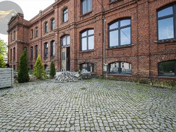 Odrestaurowany obiekt z 14 loftami, parking, blisko centrum