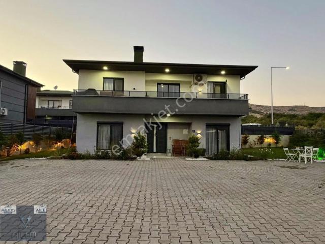 Odtü Koleji Yakını Erciyes Manzaralı Harika Satılık Villa
