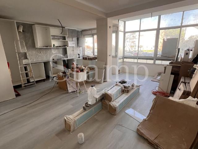 Oeiras Central Apartamento T2 Totalmente Remodelado de Raiz