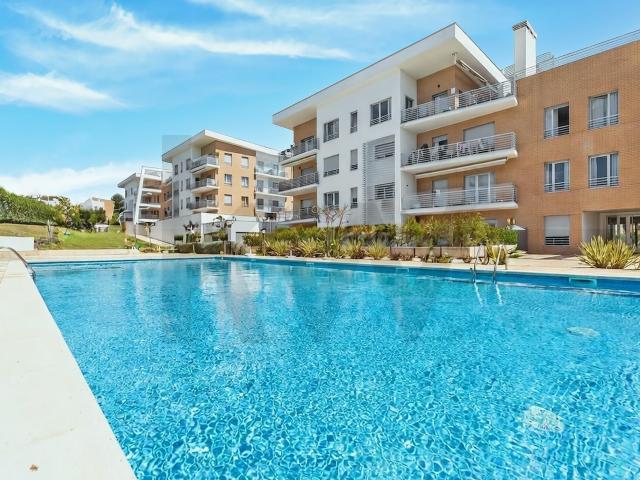 Oeiras, Queijas Apartamento T2 c/garagem, para Arrendar, em condominio fechado com piscina