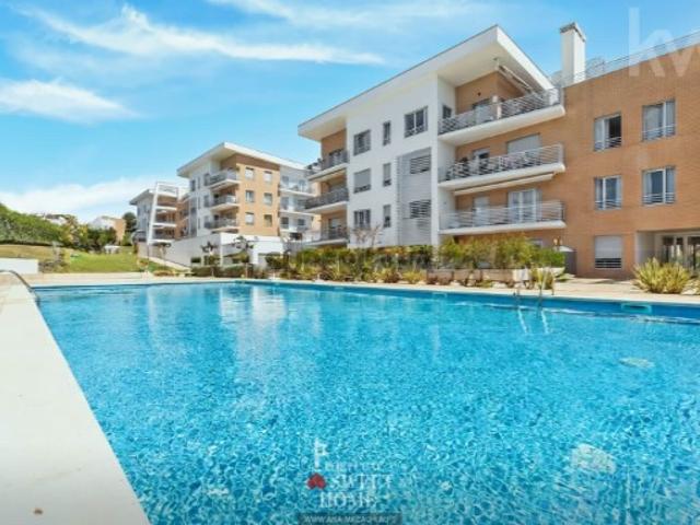 Oeiras, Queijas Apartamento T2 c/garagem, para Venda, em condominio fechado com piscina