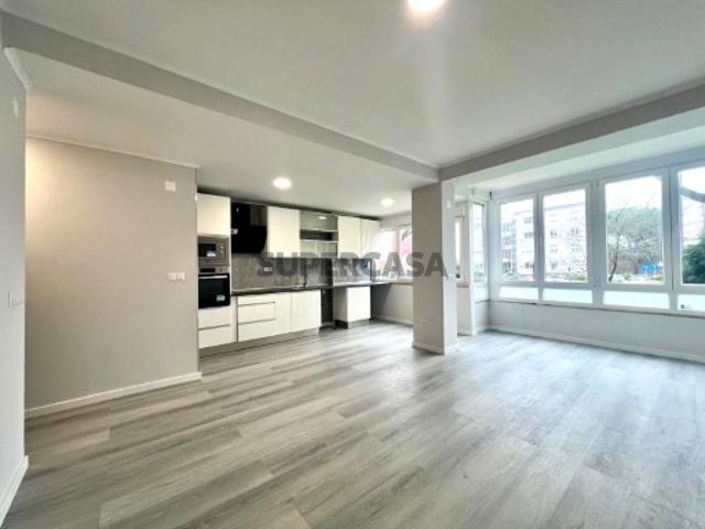 Oeiras, T2, A estrear, 2 casas de banho