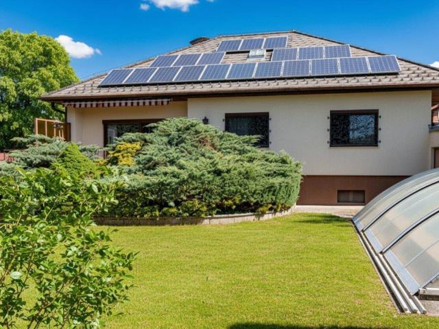 OEYNHAUSEN: Haus auf einer Wohnebene mit großem Wohnkeller + Garage + Carport + sehr großem Garten!
