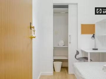 Bonito Acogedora habitación en alquiler en apartamento de 6 do.