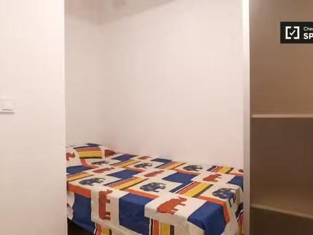 Único Acogedora habitación en apartamento de 7 dormitorios en.