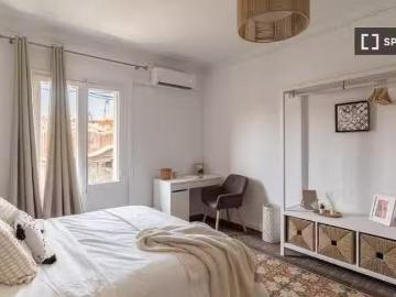 Encantador Alquiler de habitaciones en apartamento de 7 dormit.