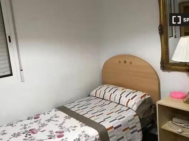 ¡Renta! Alquiler de habitaciones en piso de 4 dormitorios en M.
