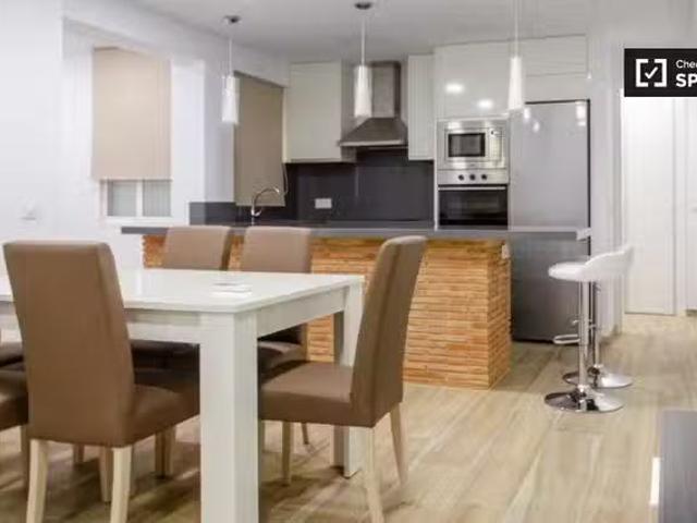Barato Apartamento de 3 dormitorios en alquiler en Poblats Mar.