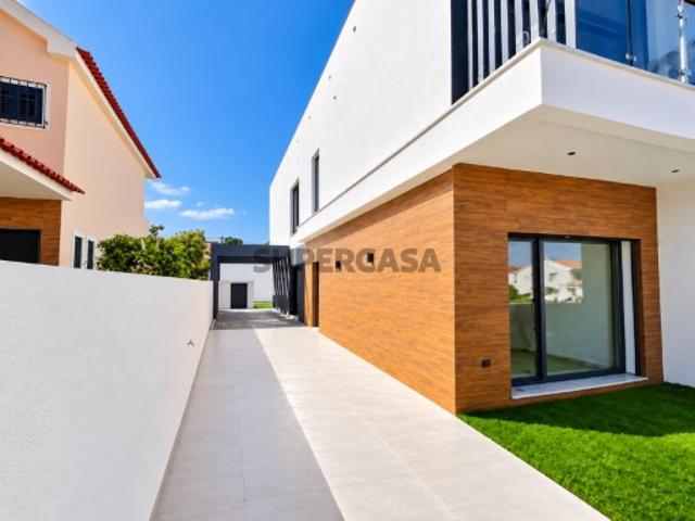OFERTA DE ESCRITURA | Moradia T3 com Piscina em Construção | Redondos, Fernão Ferro