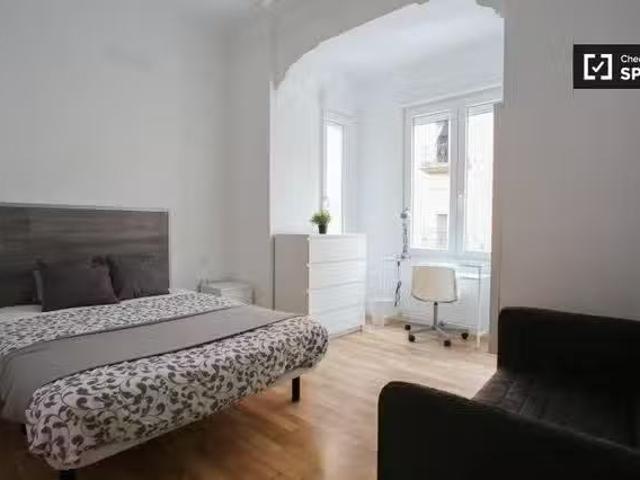 Encantador Elegante habitación, apartamento de 5 dormitorios.