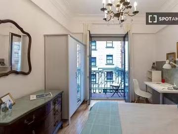 Nuevo Elegante habitación en un apartamento de 7 dormitorios e.