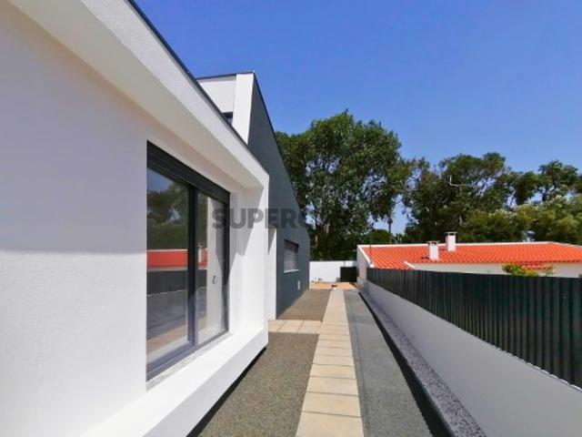 Moradia T3 nova com Piscina no Alto do Índio, Sobreda