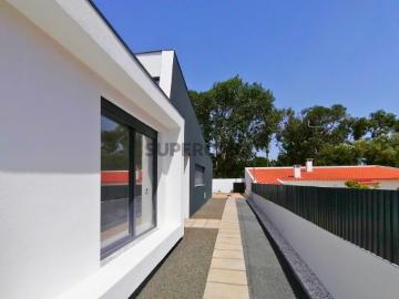 Moradia T3 nova com Piscina no Alto do Índio, Sobreda