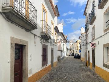 Moradia T6 Duplex Remodelada no Centro Histórico de Évora