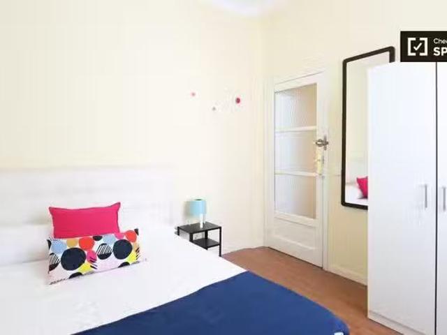 ¡Recién llegado! Habitación amueblada en apartamento de 6 dorm.