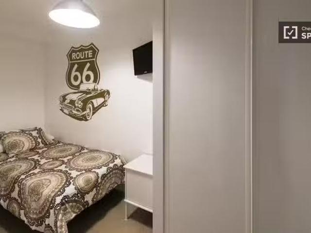 Encantador Habitación amueblada en piso compartido en Puerta d.