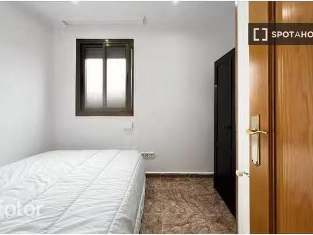 Encantador Habitación compartida de 3 habitaciones en Badalona.