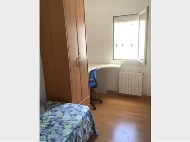¡Renta! Habitación en 18 Carrer del Congost
