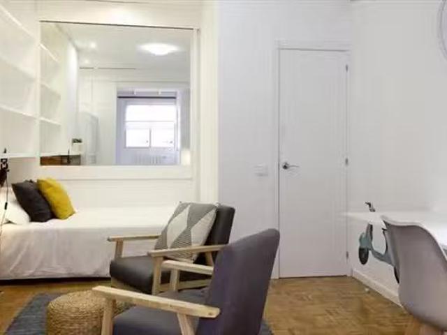 ¡Recién llegado! Habitación en 239 Carrer Gran de Gràcia