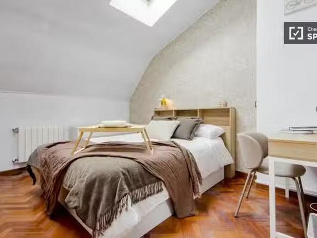 ¡Oferta! Habitación en un piso compartido de 6 habitaciones en.