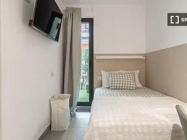 ¡Oferta! Habitación en un piso compartido, Sants Badal