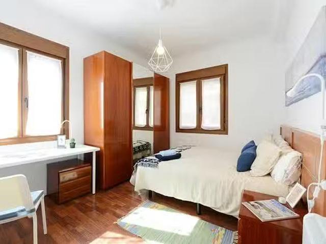 Encantador Habitación en Zabalbide kalea, Santutxu