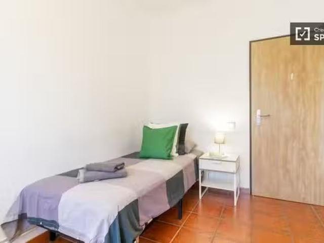 Bonito Habitación en alquiler en casa de 25 habitaciones en Be.