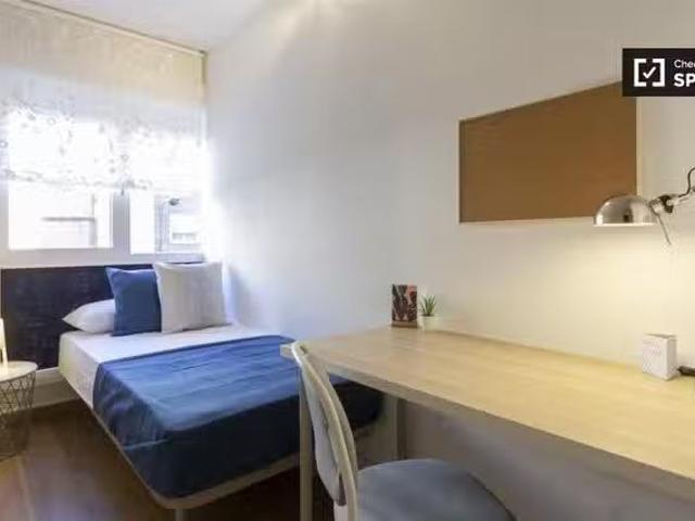 Bonito Habitación en apartamento de 5 dormitorios en Puerta de.