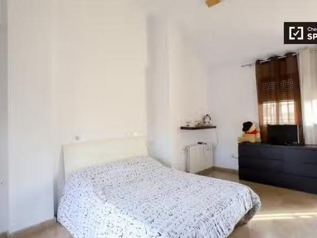 ¡Renta! Habitación en apartamento de 3 dormitorios en Campanar.