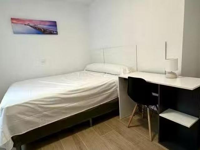 Único Habitación en Avenida de Baviera, Guindalera
