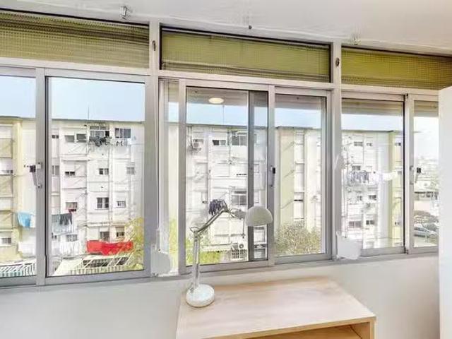 ¡Oferta! Habitación en Avenida de Blas Infante, Barriada Feder.