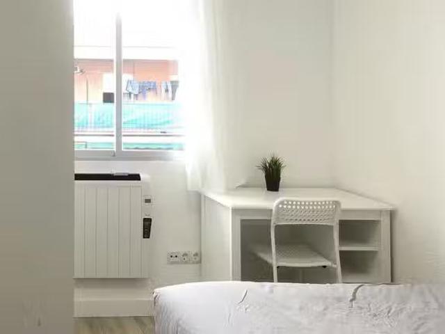 ¡Renta! Habitación en Avenida de la Espinela, Villaverde Alto.