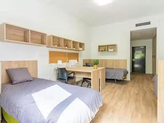 ¡Recién llegado! Habitación en Avenida de los Naranjos, La Car.