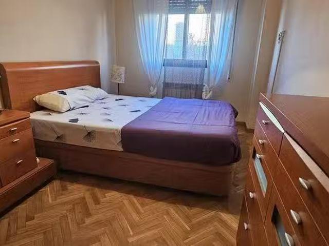 Acogedor Habitación en Avenida del Parque de Palomeras Bajas.