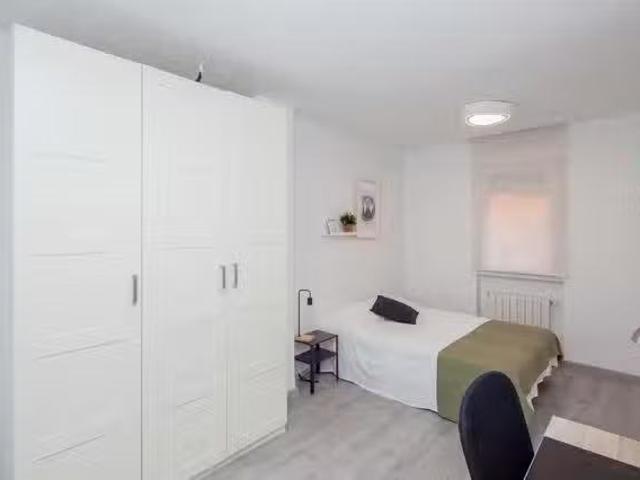 ¡Recién llegado! Habitación en Avinguda del Port