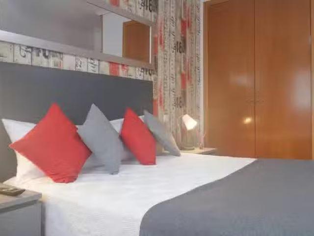 Bonito Habitación en Bulevar de Indalecio Prieto, Valdebernardo