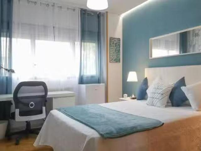 ¡Recién llegado! Habitación en Bulevar de Indalecio Prieto, Va.