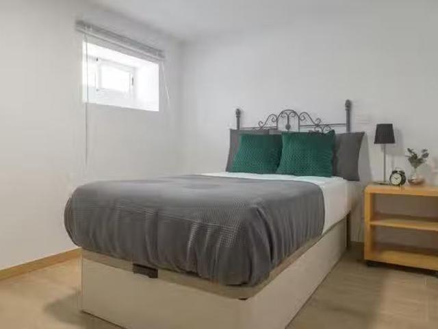 Bonito Habitación en Calle Arenas de San Pedro, Campamento