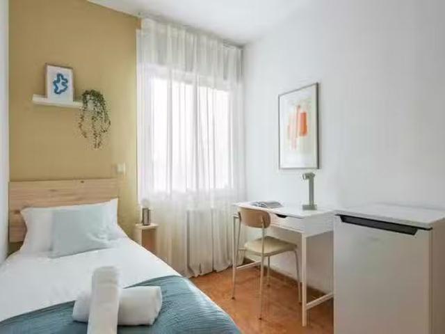 Bonito Habitación en Calle de Triana, Chamartín