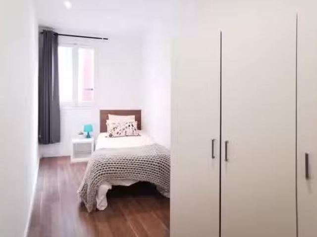 ¡Recién llegado! Habitación en Calle de Valencia