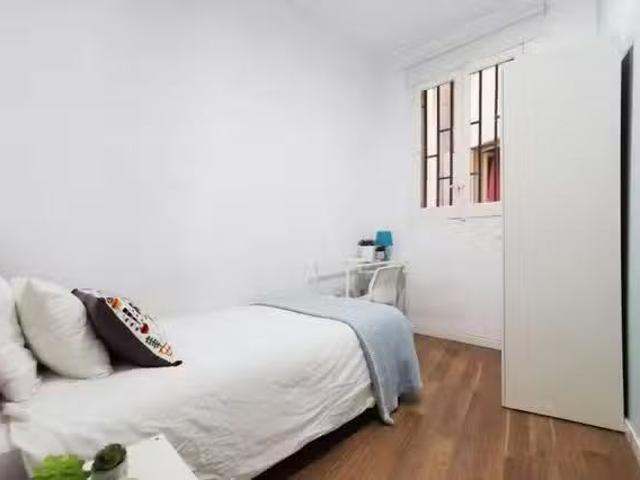 Barato Habitación en Calle de Valencia, Embajadores