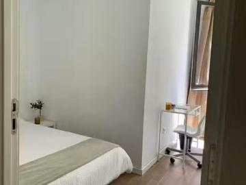 Nuevo Habitación en Calle de Valencia, Embajadores