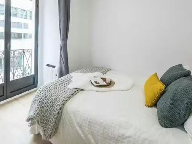 Acogedor Habitación en Calle de Ventura Rodríguez, Moncloa Ara.