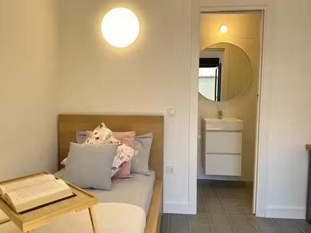 ¡Oferta! Habitación en Calle de Albasanz