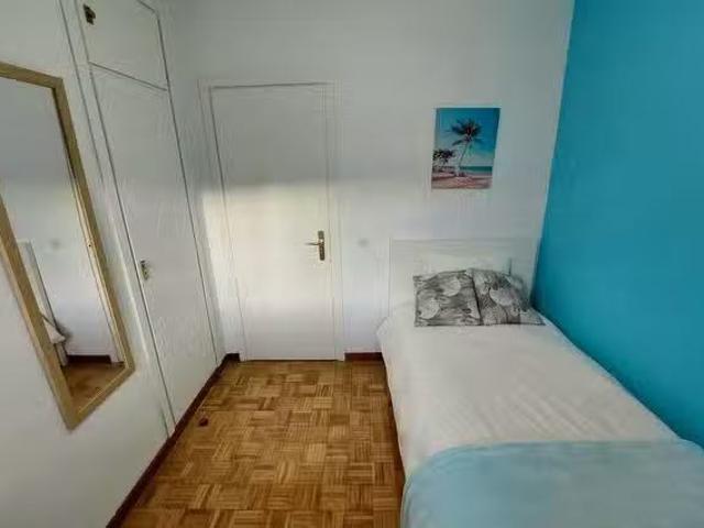 Bonito Habitación en Calle de Añastro