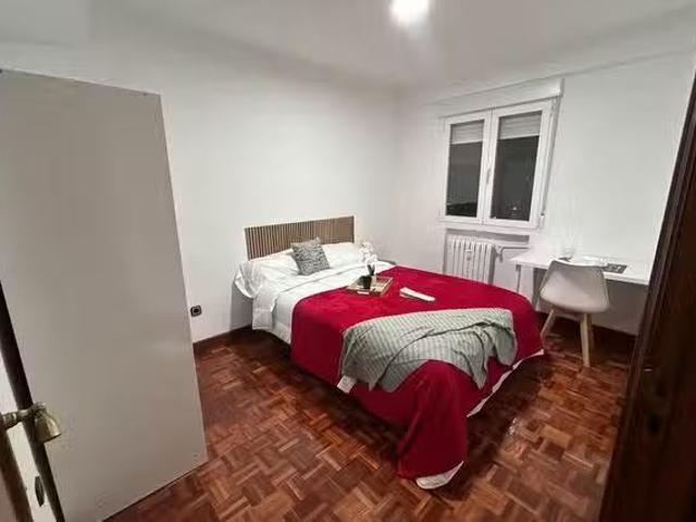 ¡Oferta! Habitación en Calle de Fermín Caballero, Fuencarral E.